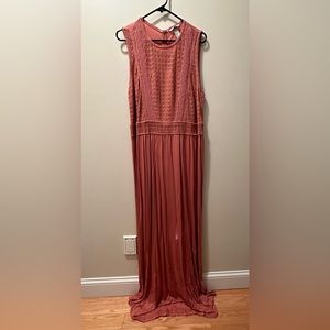 H&M Lace Maxi Dress 🌼